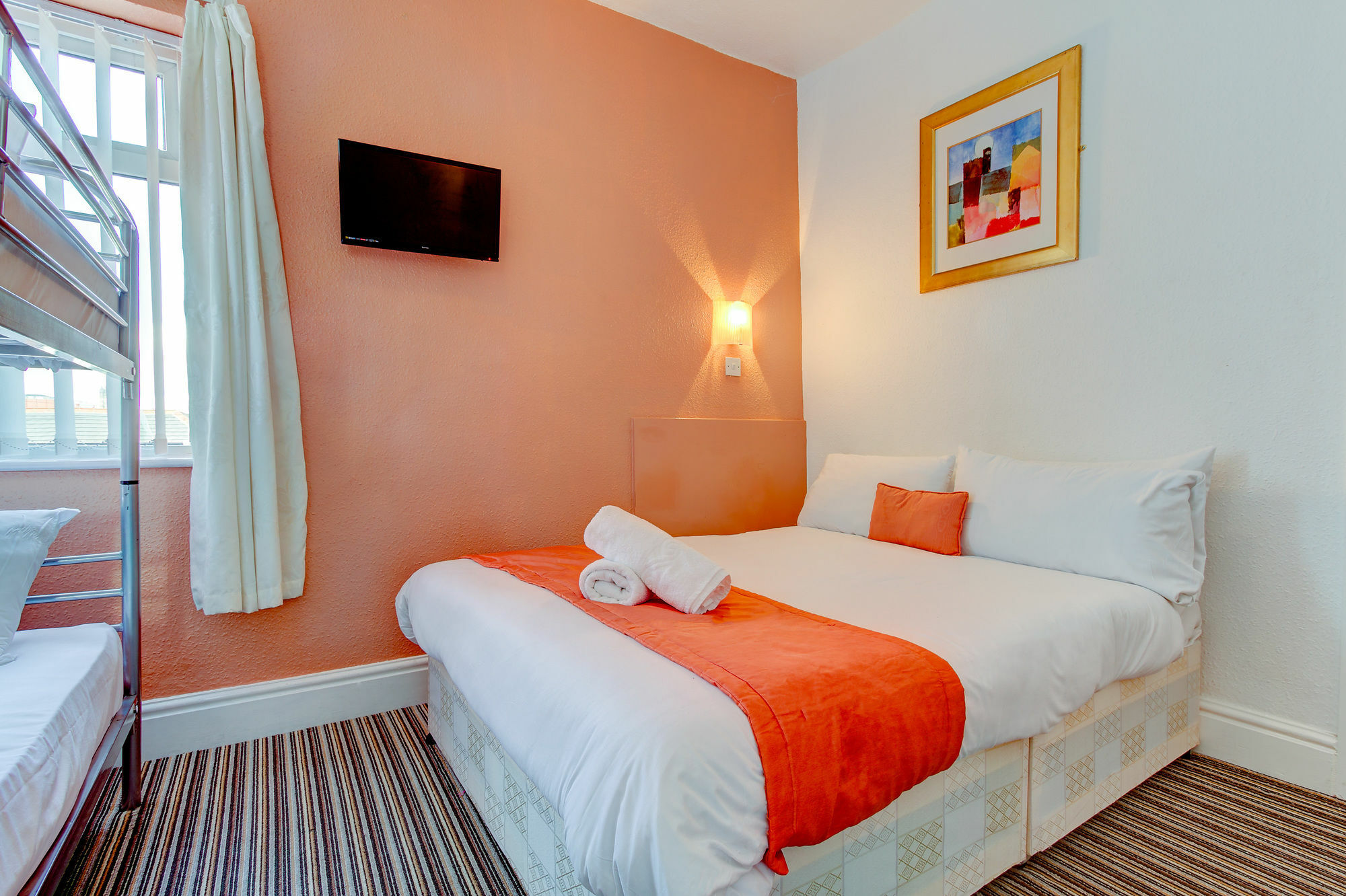 The Sandringham Court Hotel & Apartment Welcoming Large And Small Groups For 15 Years แบล็คพูล ภายนอก รูปภาพ