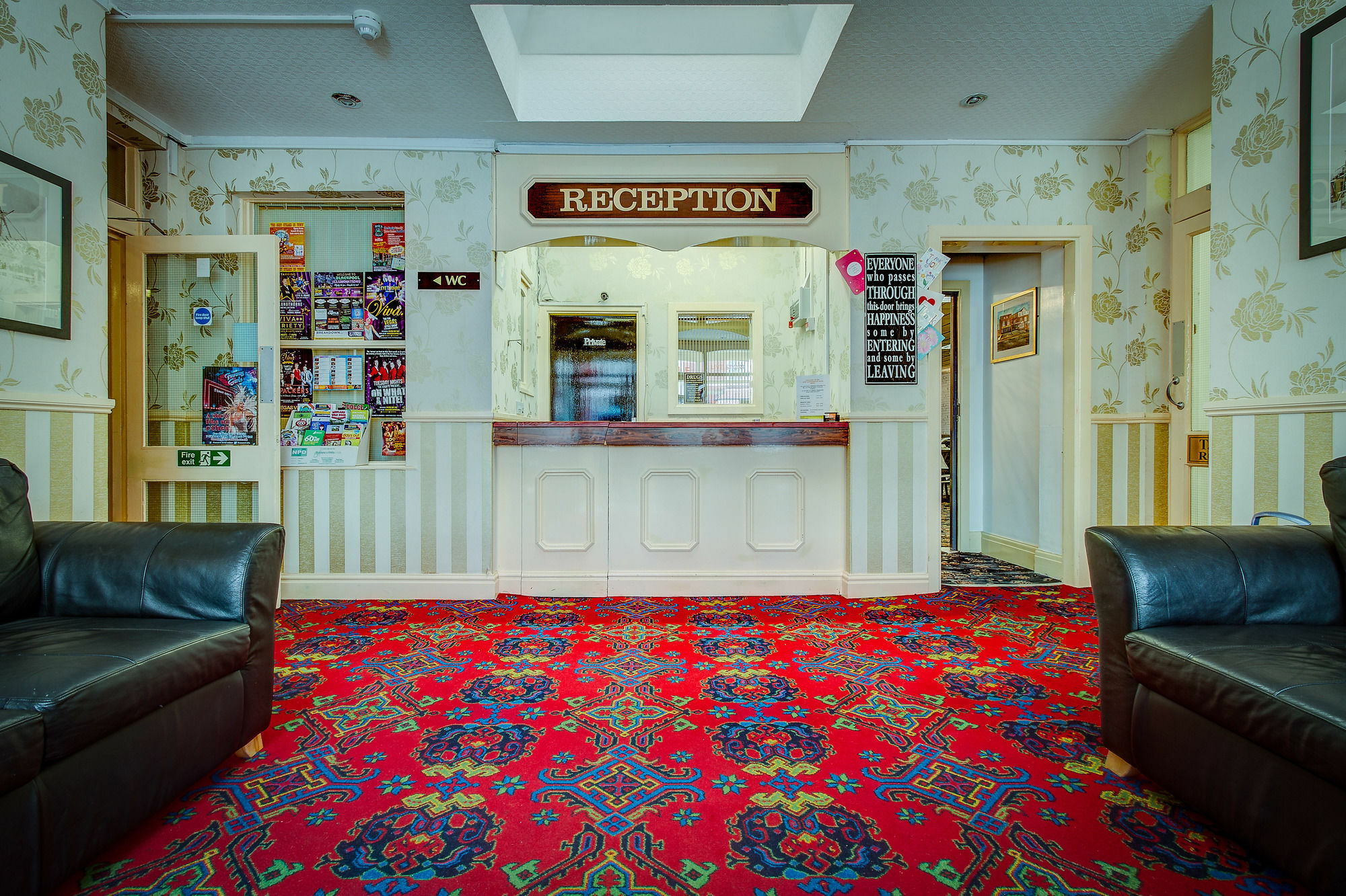 The Sandringham Court Hotel & Apartment Welcoming Large And Small Groups For 15 Years แบล็คพูล ภายนอก รูปภาพ