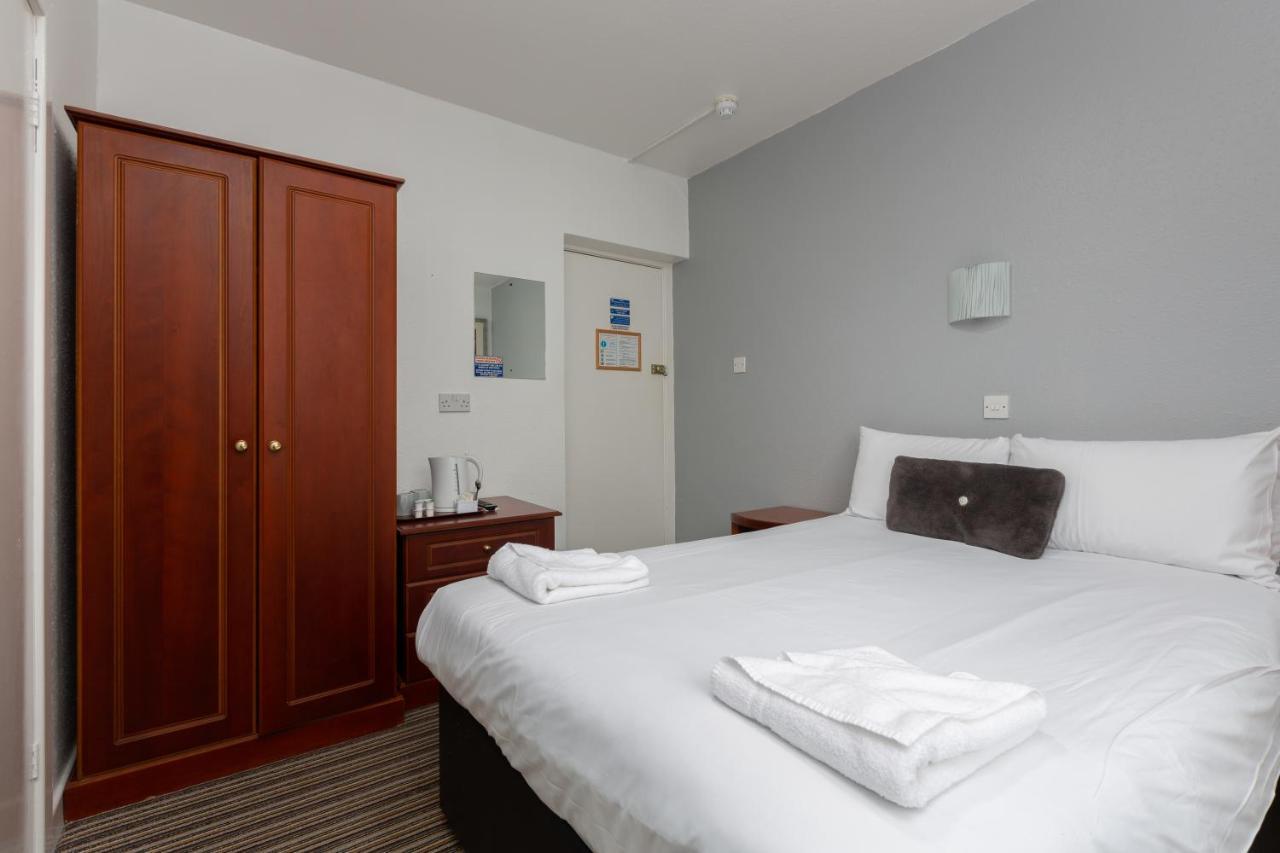 The Sandringham Court Hotel & Apartment Welcoming Large And Small Groups For 15 Years แบล็คพูล ภายนอก รูปภาพ